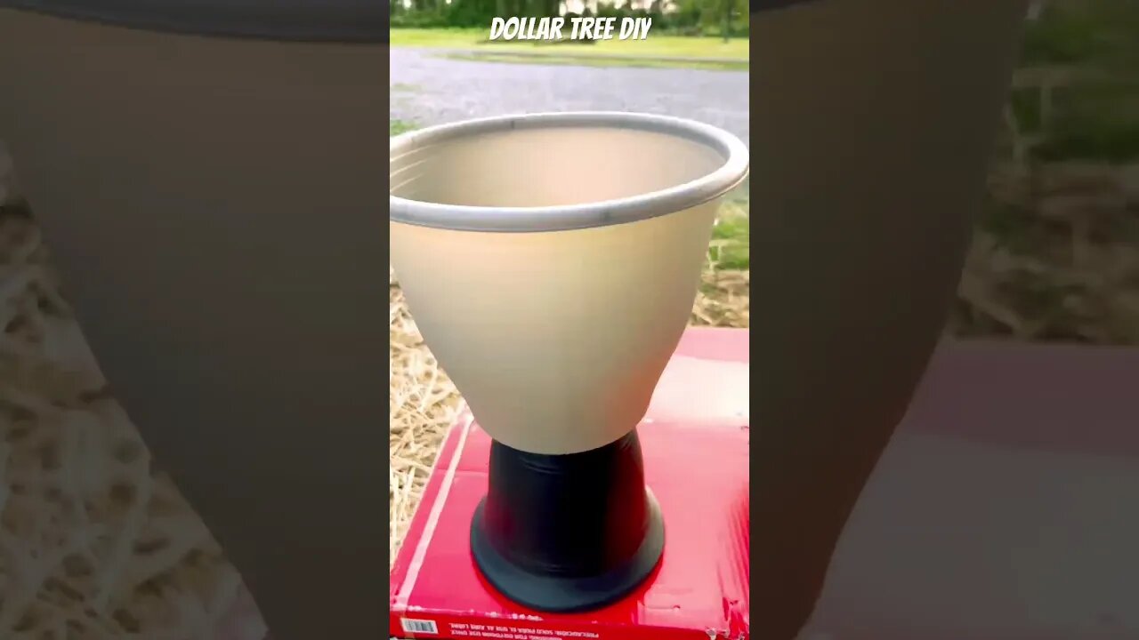 ❤️😱 Dollar Tree DIY outdoor planter hack #dollartree #dollartreediy #dollartreehacks #craft