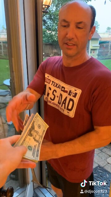 Surprising my dad with a LOT of money!!💸