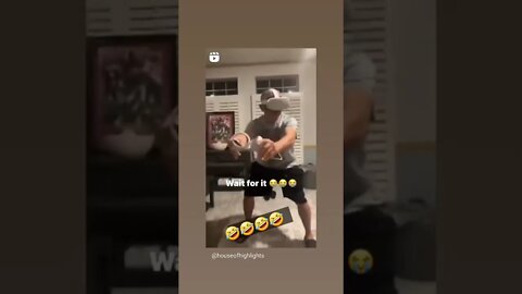 When Your Dad Plays VR 🏈 for the 1st time🤣🔥💨🎮 #trynottolaugh #football #nfl #vrgaming #funnyvideo