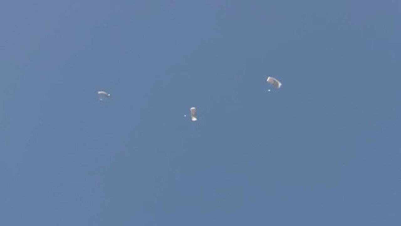 02/28/2021 Belgian paratroopers jump on Chièvres Air Base