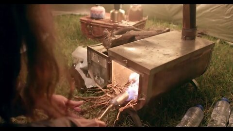 A weekend of partying alone! Lakeside camping, evening hot pot with white wine.