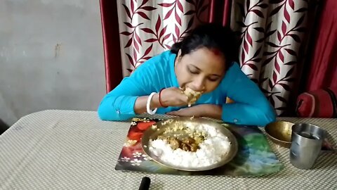 Eating show/শীতের দিনে গরম ভাতের সাথে মাংস দিয়ে খেলাম/অনেকদিন পরে চলে এসেছি তোমাদের সামনে গাইজ😜