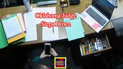 Oklahoma judge steps down after sending 500+ texts during murder trial