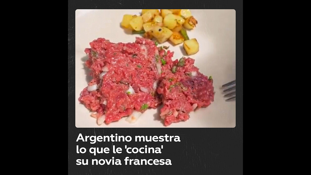 Argentino prueba un peculiar plato de su novia francesa