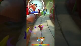 Frosty Grumbler Battle Run Gameplay On Dino Might - Crash Bandicoot: On The Run!