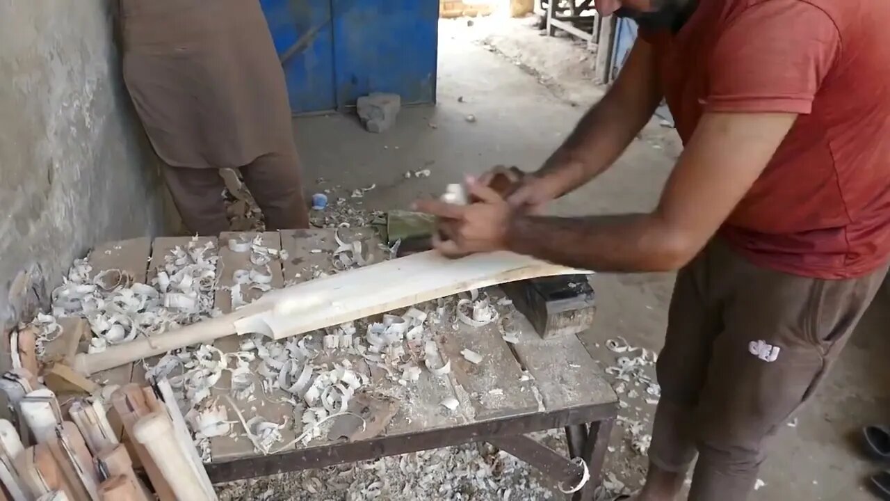 The Cricket Bat Making with amazing skill