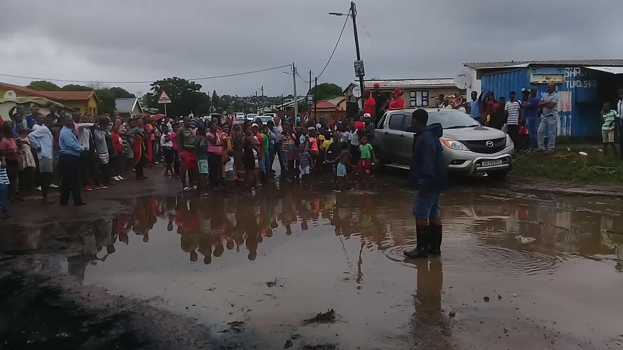 SOUTH AFRICA - KwaZulu-Natal - Nomusa Dube visits a flooded KwaMashu (Videos) (82f)