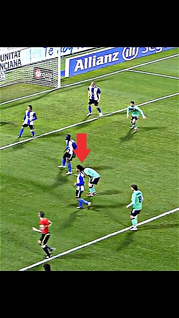 Messi High IQ moments (short video)