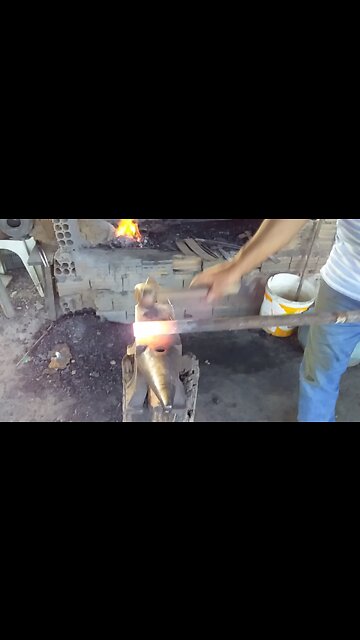 look what this man does with 130 hammer blows