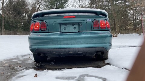 SN95 Ford Mustang GT V8 Winter Cold Start