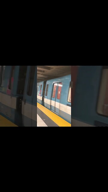 Montréal metro empty passenger