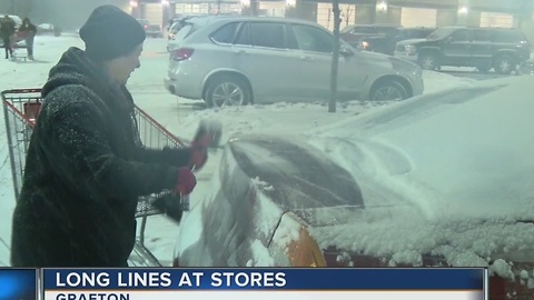 Thousands brave the elements to shop