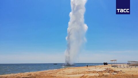 Russian servicemen cleared the beach in Mariupol