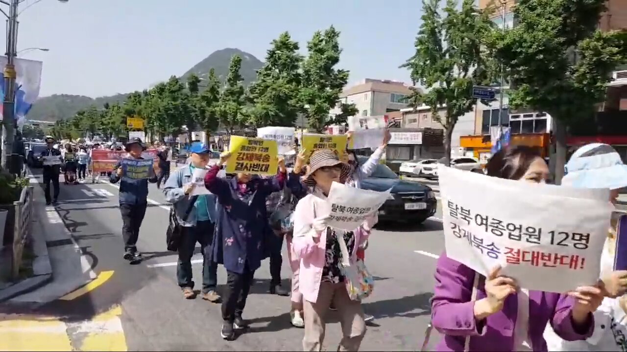 강제북송 절대 반대!" "자유 찾아온 이들 죽으라니 웬말이냐!" [태평TV] 180524 목 [탈북여종업원 강제북송 결사반대 집회 현장]