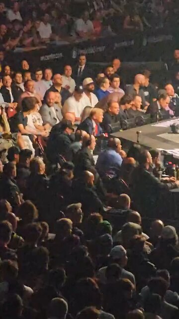 A "Fuck Joe Biden" chant erupted at UFC 302, Trump gave a ✊🏻