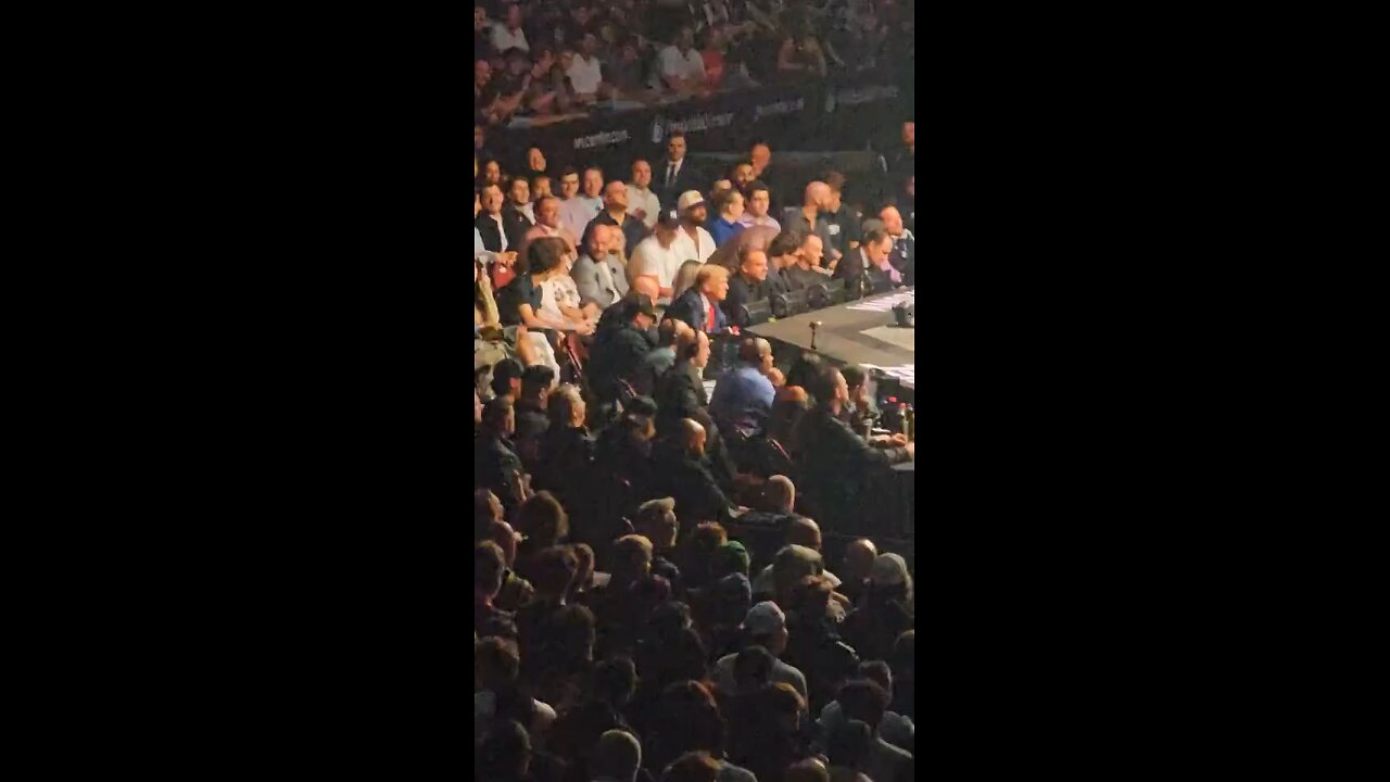 A "Fuck Joe Biden" chant erupted at UFC 302, Trump gave a ✊🏻