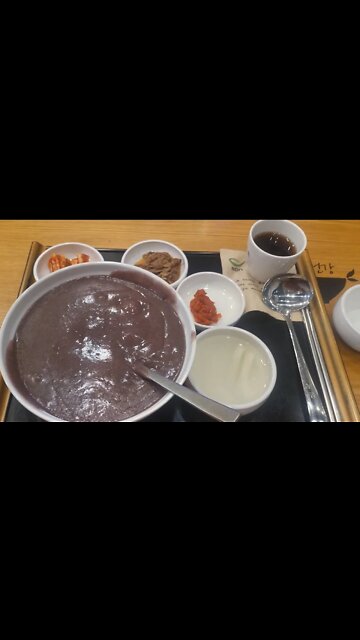 #cooking #food #cook How about a bowl of Red bean porridge after a day's work? Good for health too!