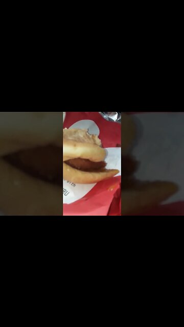 All about that spicy chicken sandwich 🐔🇺🇸😍 #shorts