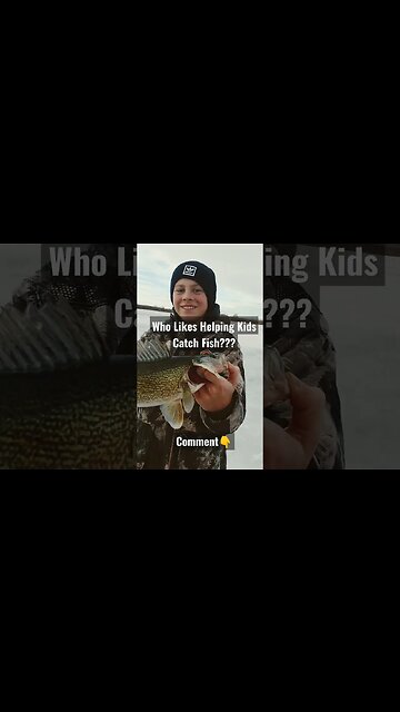 Helping kids catch fish #shorts #icefishing #fishing #walleye #youthfishing #kidsfishing