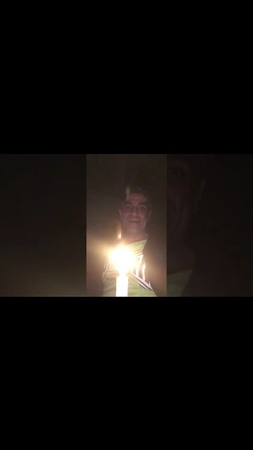 Youtuber de Santos com 1 milhão de visualizações tem a luz cortada por falta de pagamento kkkk