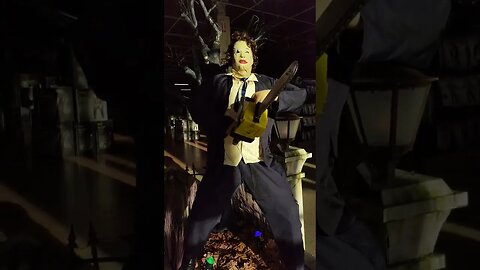 LEATHERFACE in store demo SPIRIT HALLOWEEN 2023 animatronic #leatherface #tcm #shorts