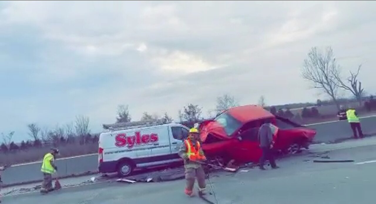 Highway 401 Accident Windsor