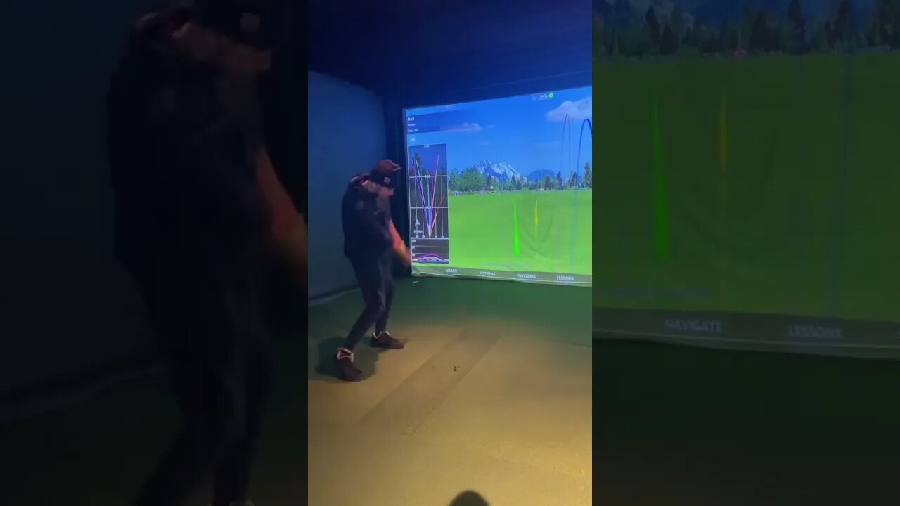 I installed an indoor golf simulator in my house (almost broke a window…)