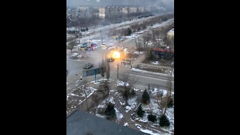 ★★★ Video, reportedly from Mariupol, showing Azov regiment tanks firing on Russian positions