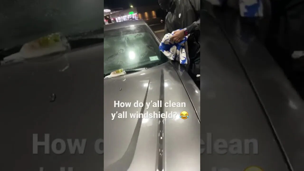 How do y’all clean y’all windshields? Drop em down in the comments 😂👇🏾