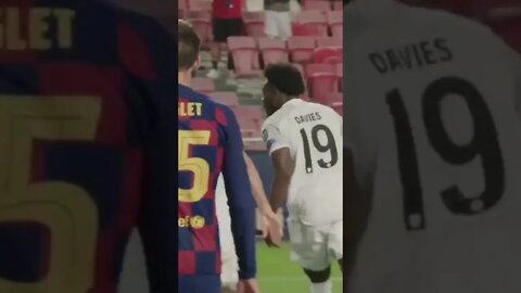 Alphonso Davies in full flow at pitch level. 😮‍💨💨🍿 🎥 #shorts #football #trendingnow #shortvideo