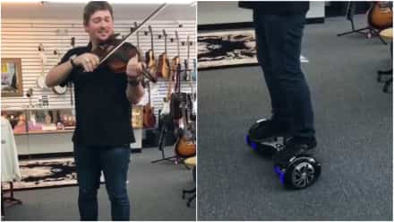 Suona il violino in equilibrio sull'hoverboard