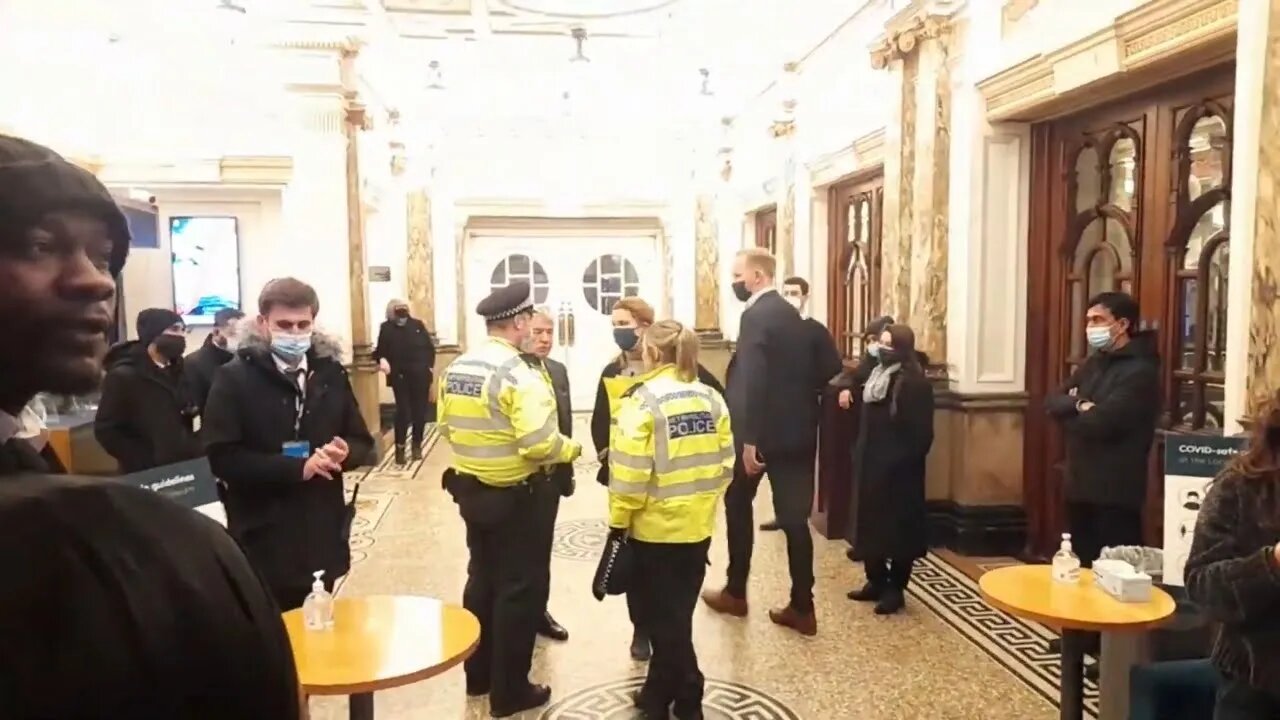 Security Staff Block The Windows To Stop Me Filming Coliseum English National Opera #metpolice