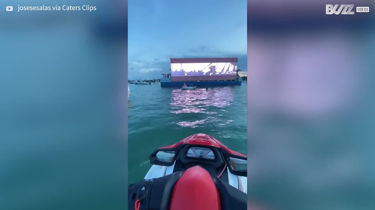 La marina de Miami se transforme en cinéma!