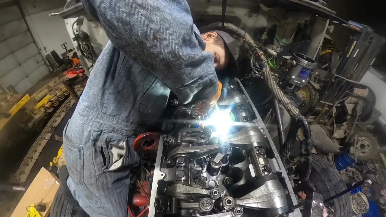 Isx cummins cm871 valve adjustment and start up