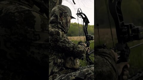 Turkey SCARES Hunter Then Jukes Arrow!
