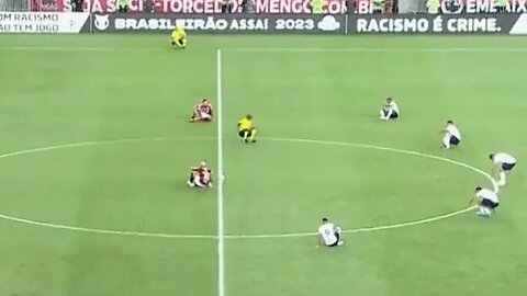 Flamengo & Cruzeiro Sit For 36 Sec Of Game in Anti-Racism Protest To Support Vinicius Jr. Abuse