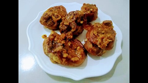 JOELHO DE PORCO ASSADO NO VINHO BRANCO