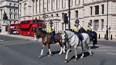 Make way for the police horses #metpolice