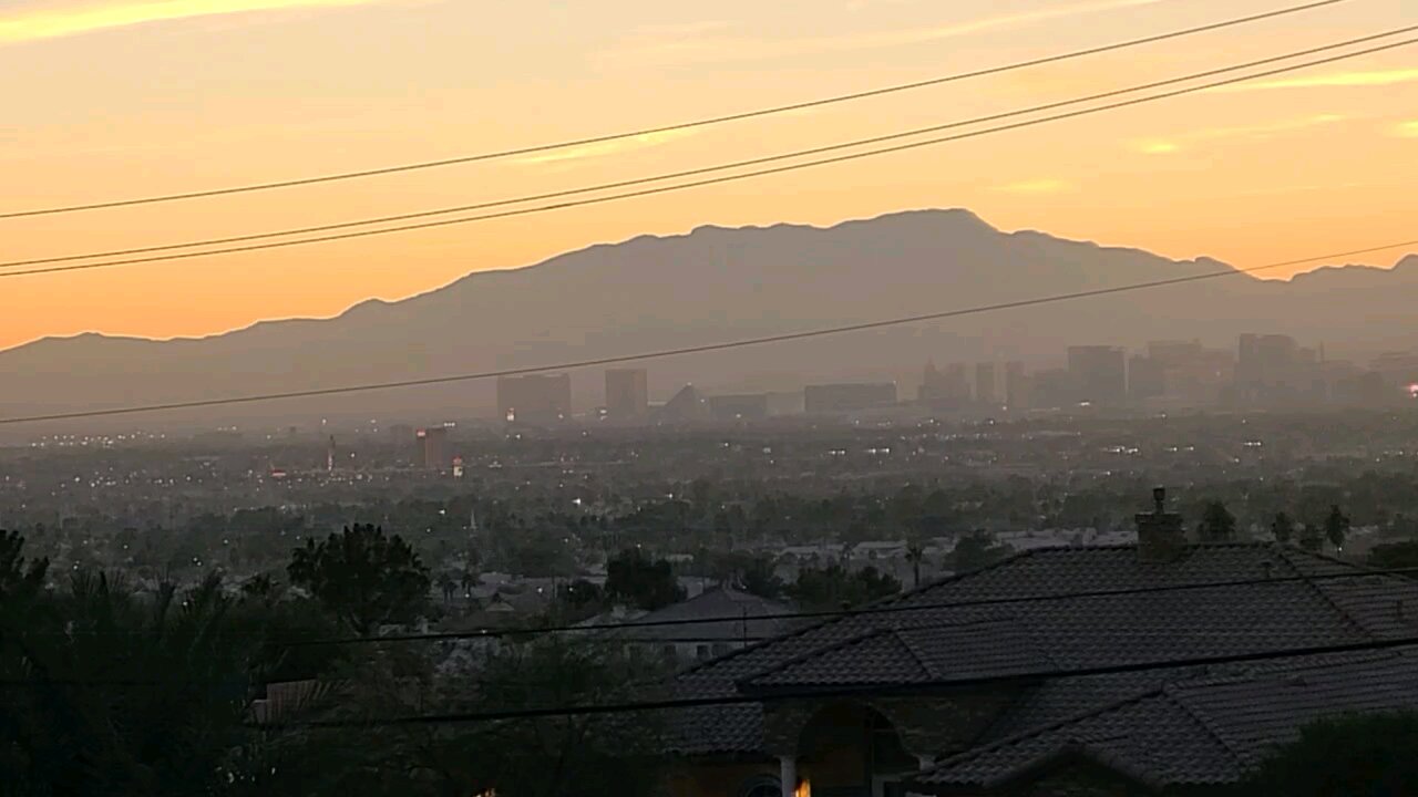 Did you see tonight's Las Vegas sunset? Check this out! 12.17.2024 #follow #weather #lasvegas #fyp