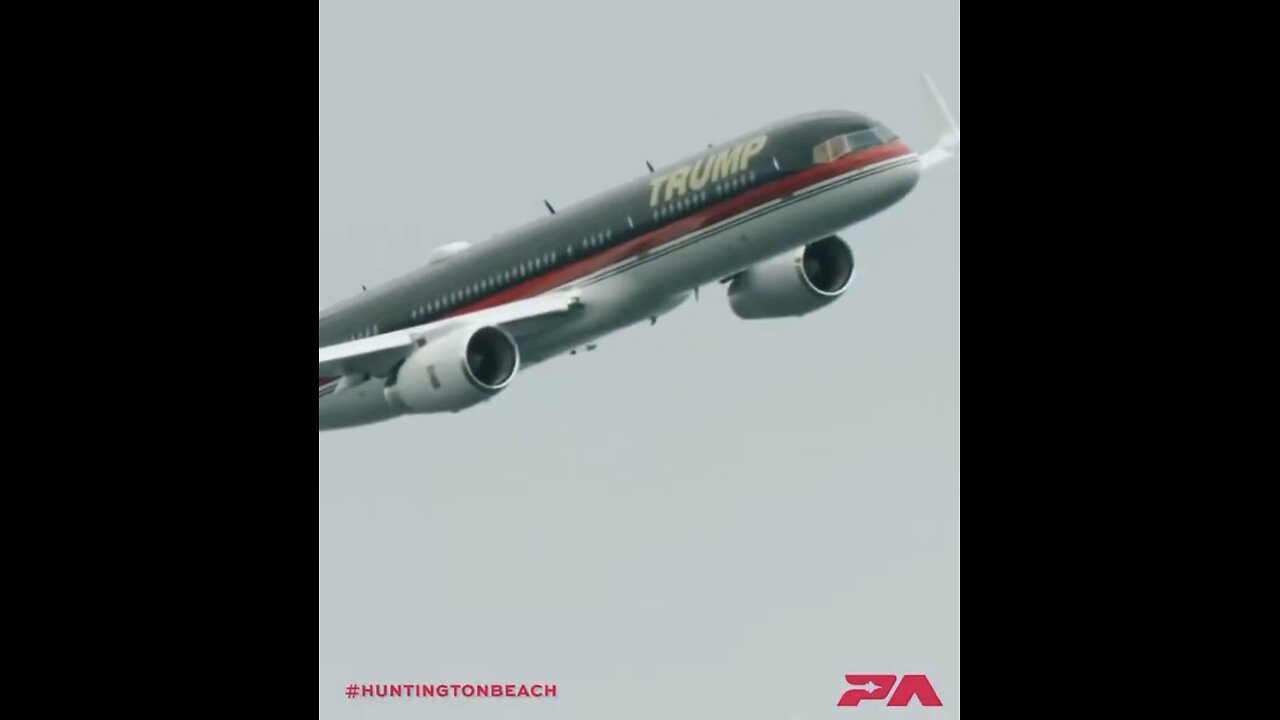 TRUMP❤️🇺🇸🥇FLY OVER HUNTINGTON BEACH🛫🤽♀️🏄♀️ 🏖️TO SURPRISE CROWD💙🇺🇸🏅🛫🏄♂️🏊♀️⭐️