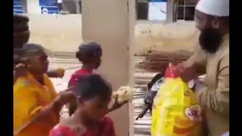 The Maulana of Maharashtra feeds 200 poor people every day. Never ask anyone's religion.