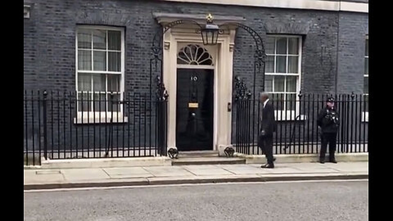 Shadow President Obama Arrives For Secret Meeting With Prime Minister Rishi Sunak