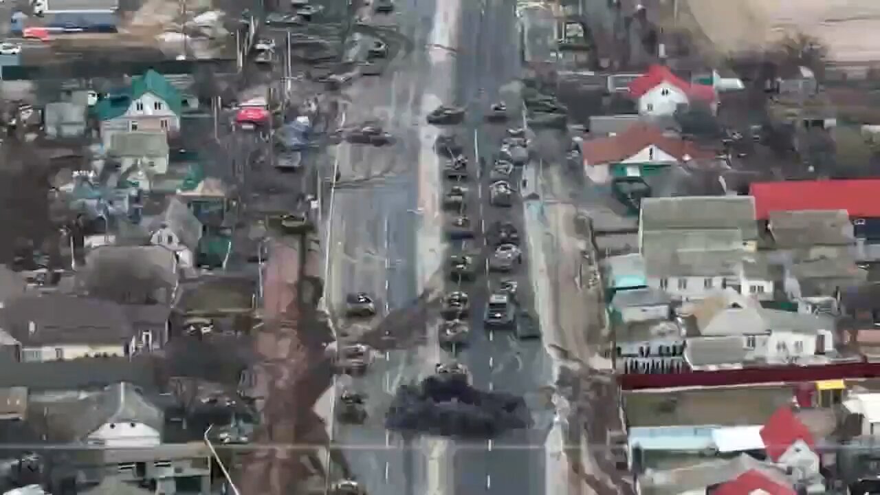 Russian armored force close to #Kyiv, They're well within range of Ukrainian artillery