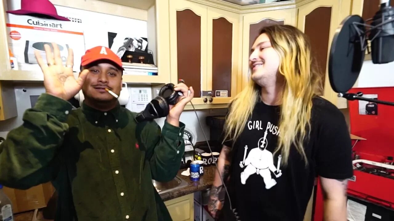 BB Sun - In The Kitchen with No Jumper