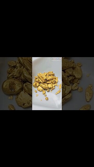 Diver Finds $500 Of Gold Nuggets In Bedrock Crack!