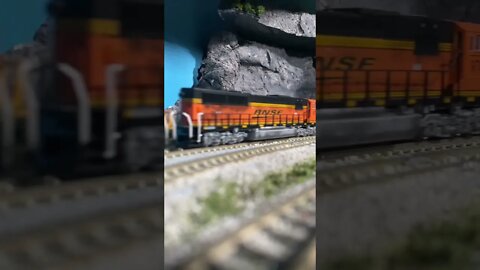 BNSF SD70Macs