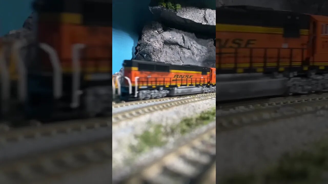 BNSF SD70Macs