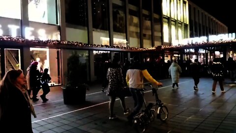 Live Stille Lichtjes Tocht Rotterdam Schouwburgplein voor de toekomst van onze kinderen 21 12 21