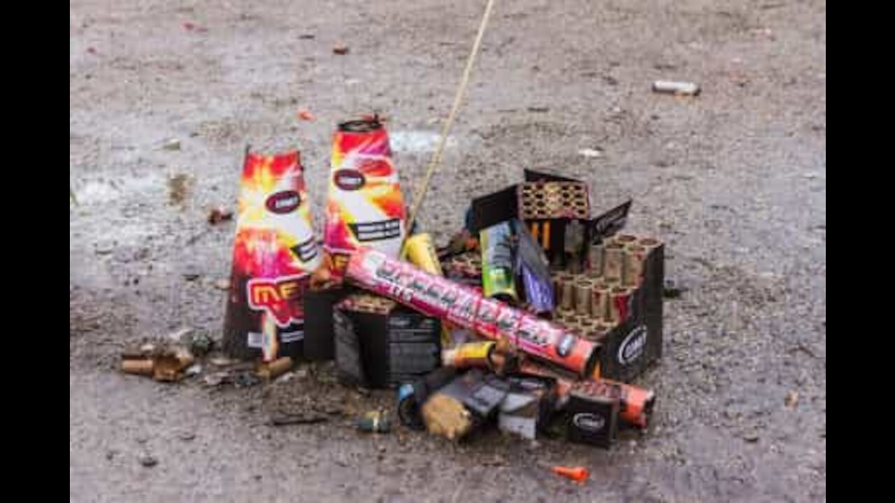 Jovens causam o caos com fogo de artifício em Inglaterra