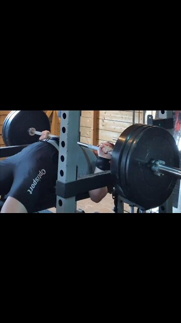 90 Kgs x 7 PAUSED Bench Press. Tired, Off-day. But not too bad!